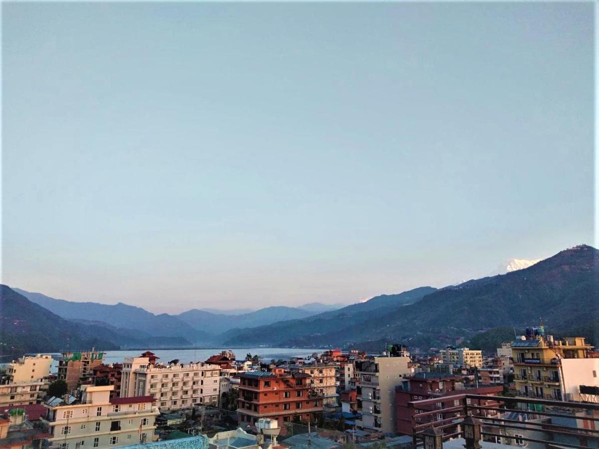Hotel Mala Pokhara Extérieur photo