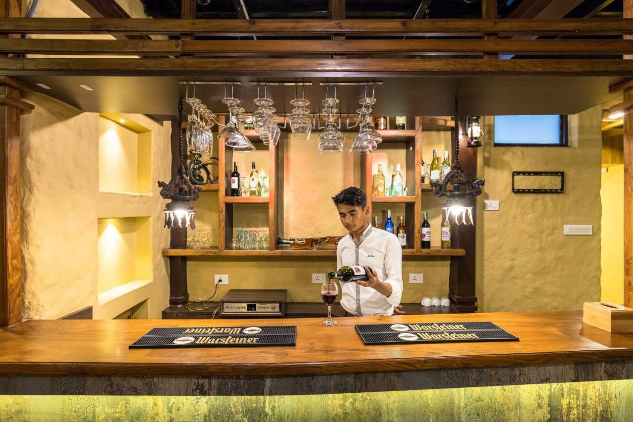 Hotel Mala Pokhara Extérieur photo