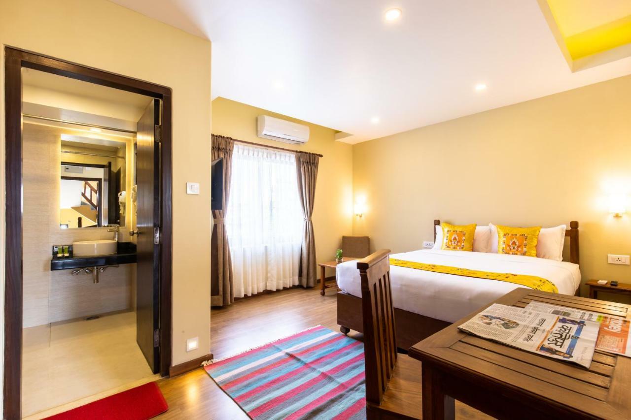 Hotel Mala Pokhara Extérieur photo