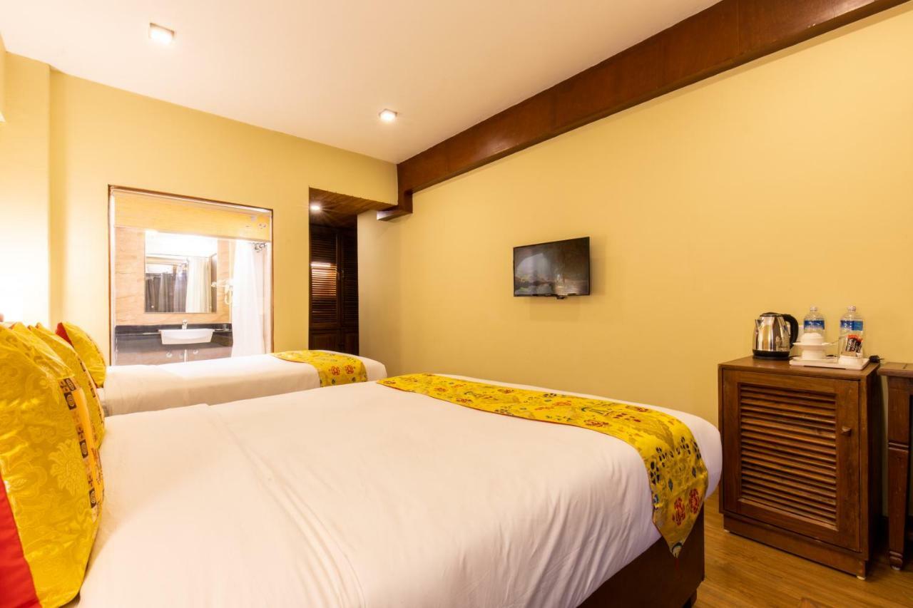 Hotel Mala Pokhara Extérieur photo