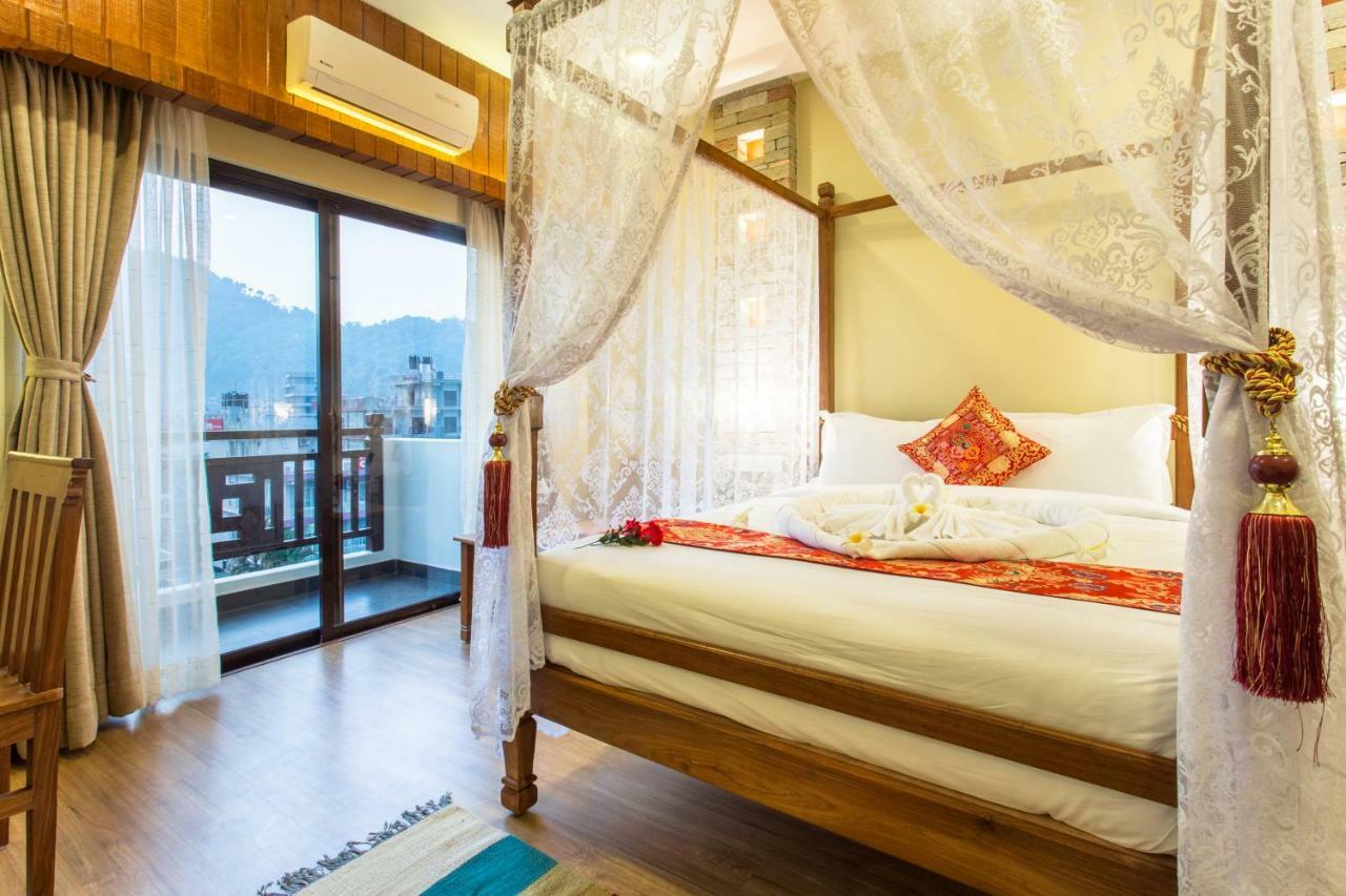 Hotel Mala Pokhara Extérieur photo