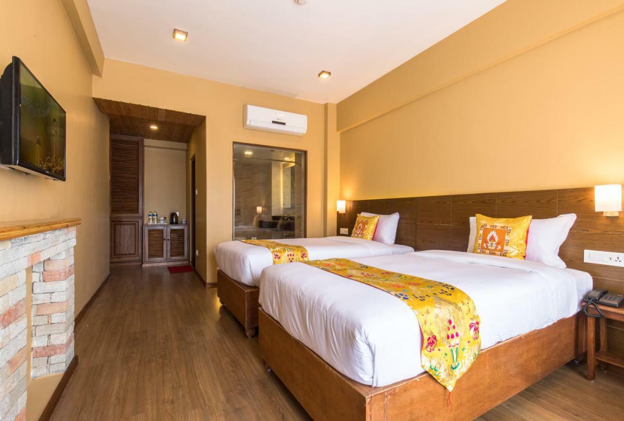 Hotel Mala Pokhara Extérieur photo