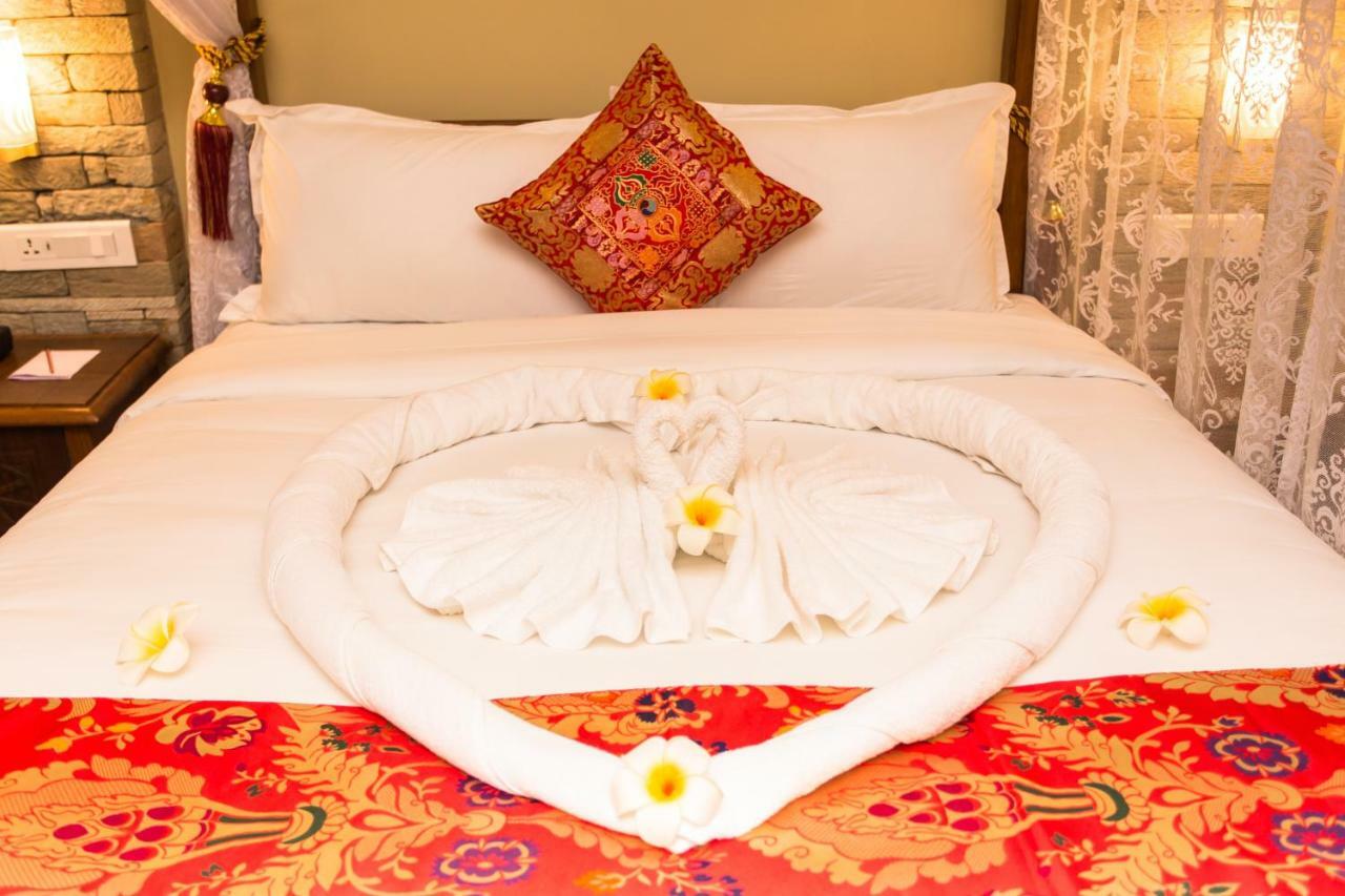 Hotel Mala Pokhara Extérieur photo
