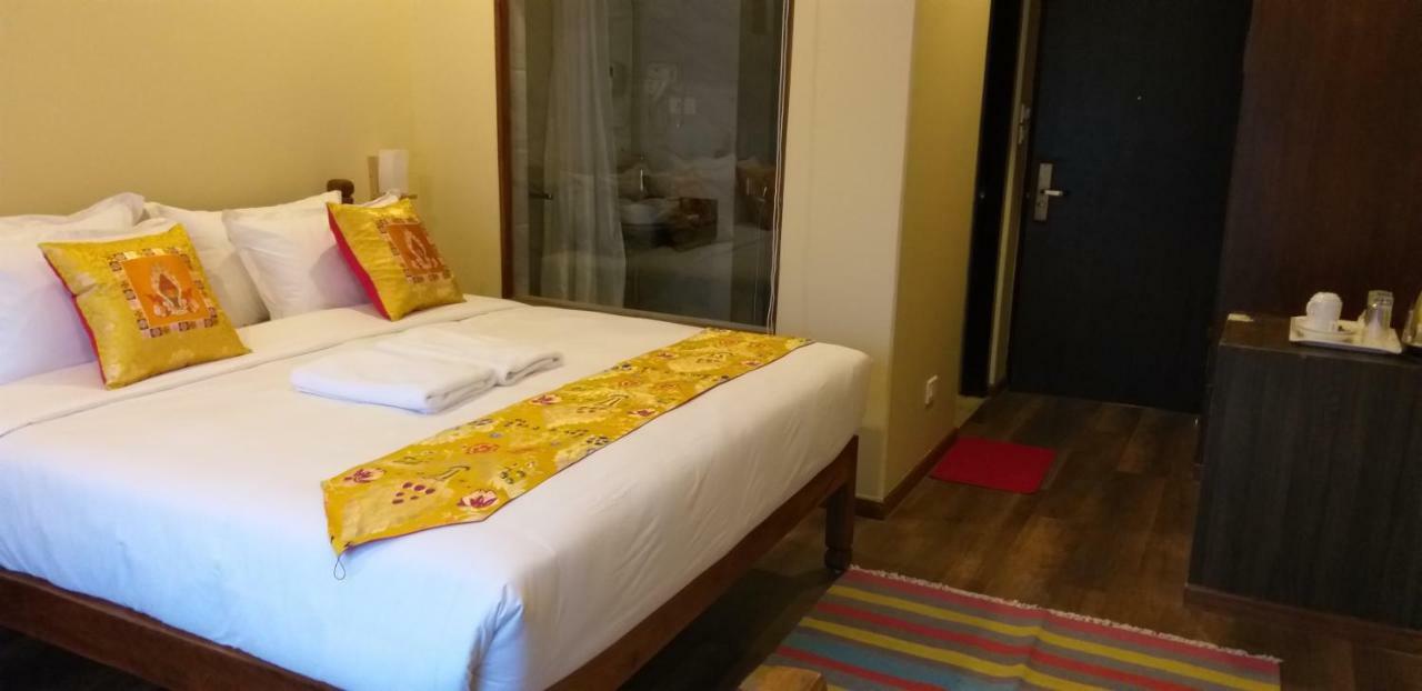 Hotel Mala Pokhara Extérieur photo